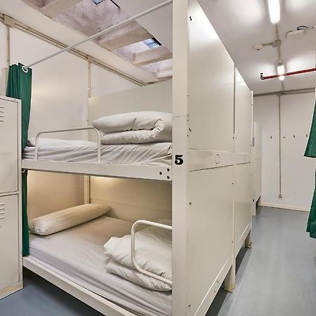 Hola Hostal Collblanc L'Hospitalet de Llobregat Bagian luar foto