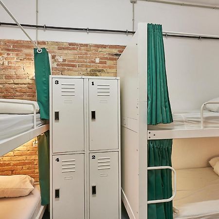 Hola Hostal Collblanc L'Hospitalet de Llobregat Bagian luar foto