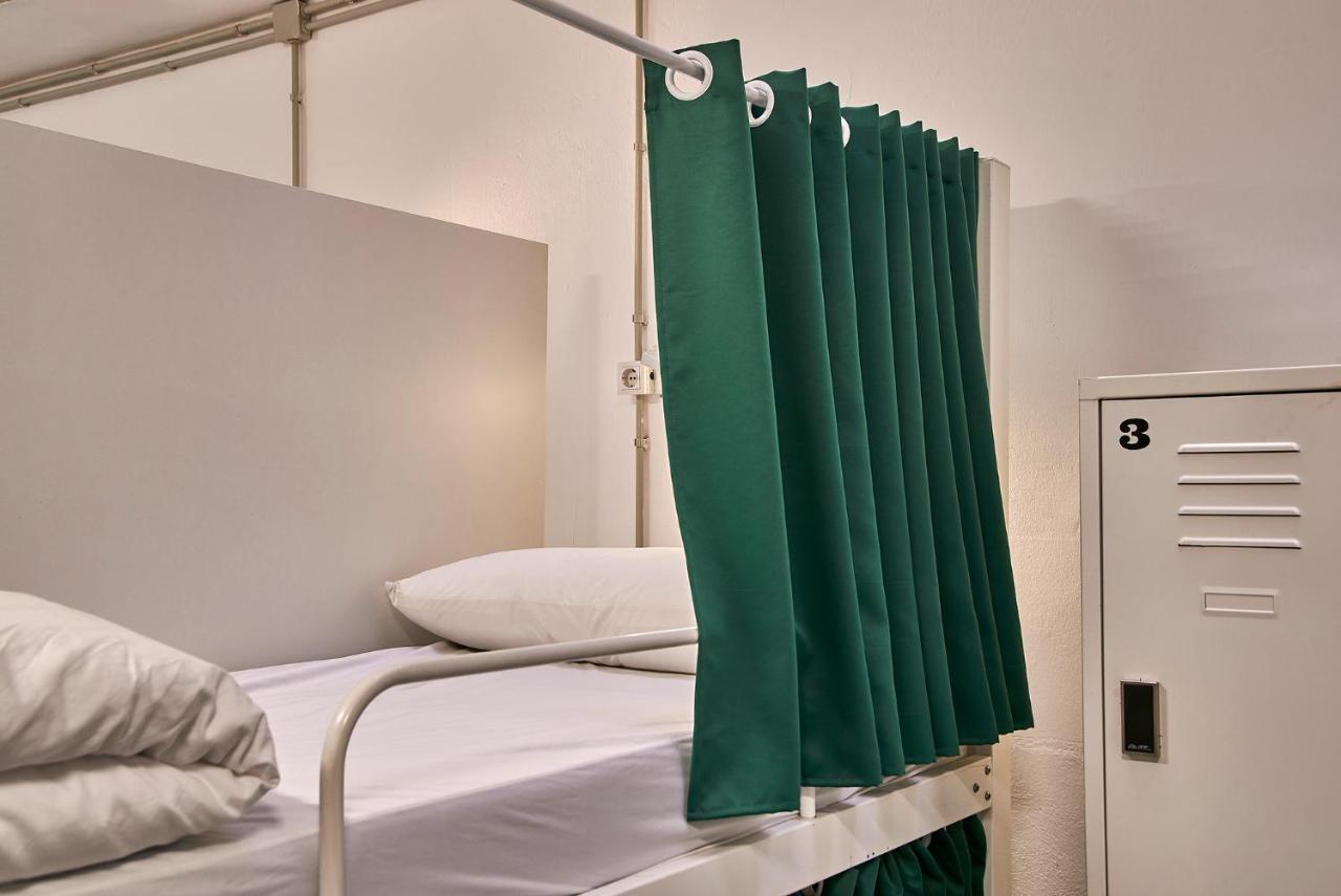 Hola Hostal Collblanc L'Hospitalet de Llobregat Bagian luar foto