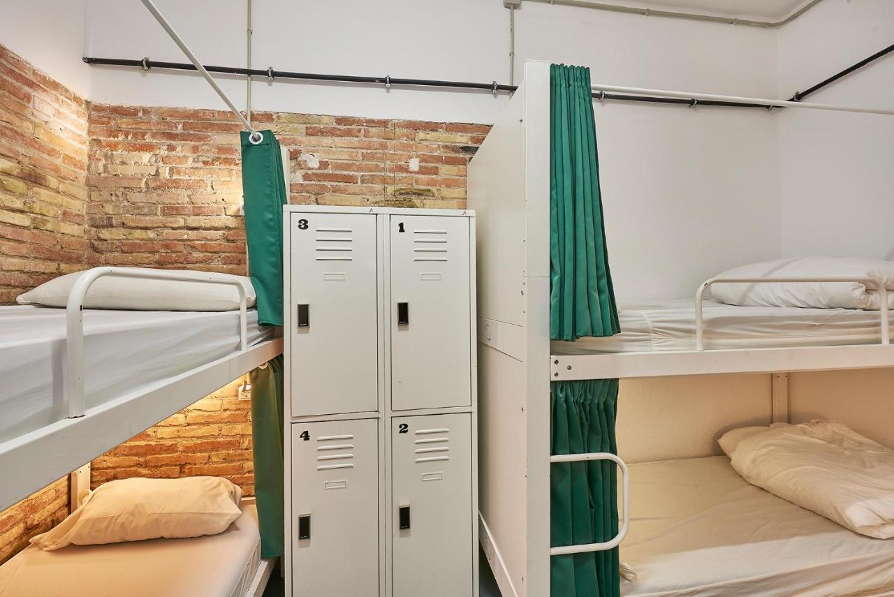 Hola Hostal Collblanc L'Hospitalet de Llobregat Bagian luar foto