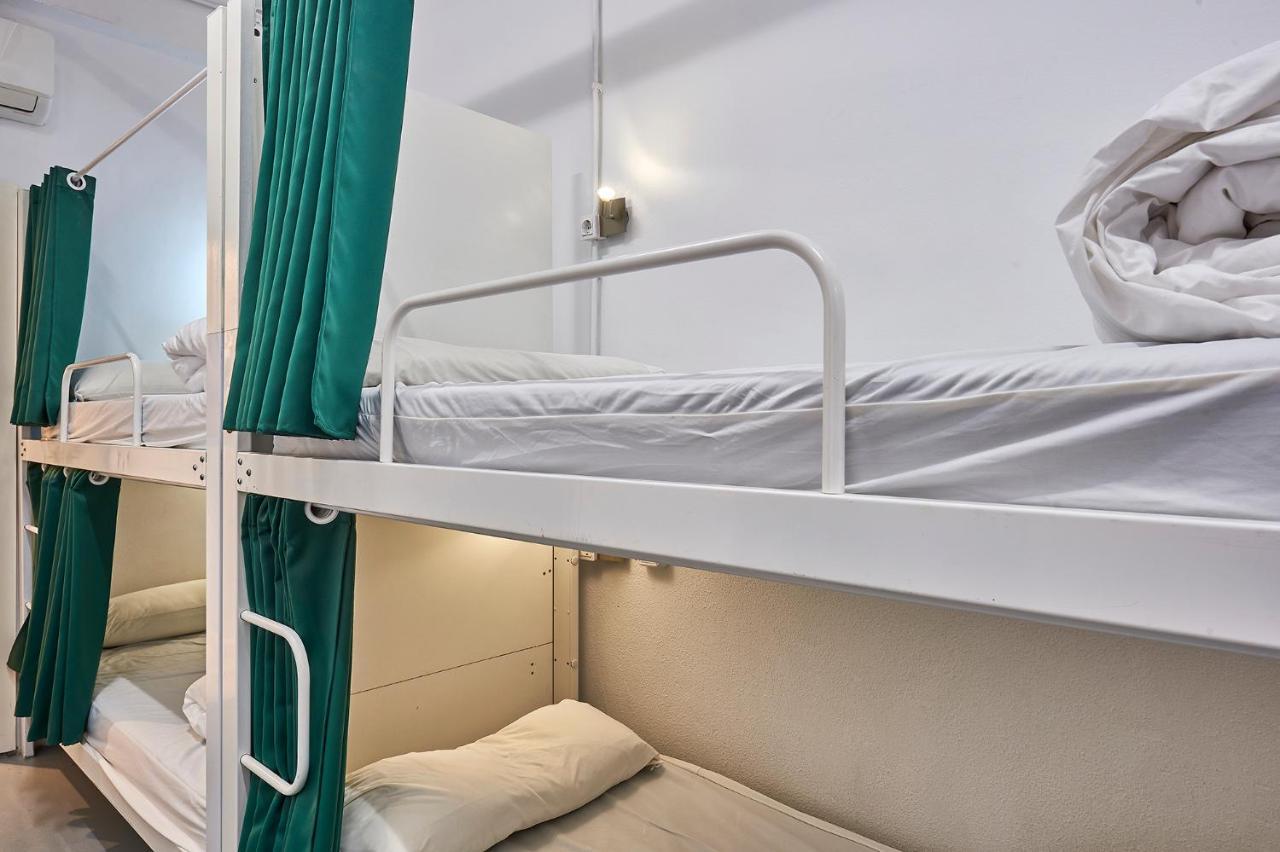 Hola Hostal Collblanc L'Hospitalet de Llobregat Bagian luar foto