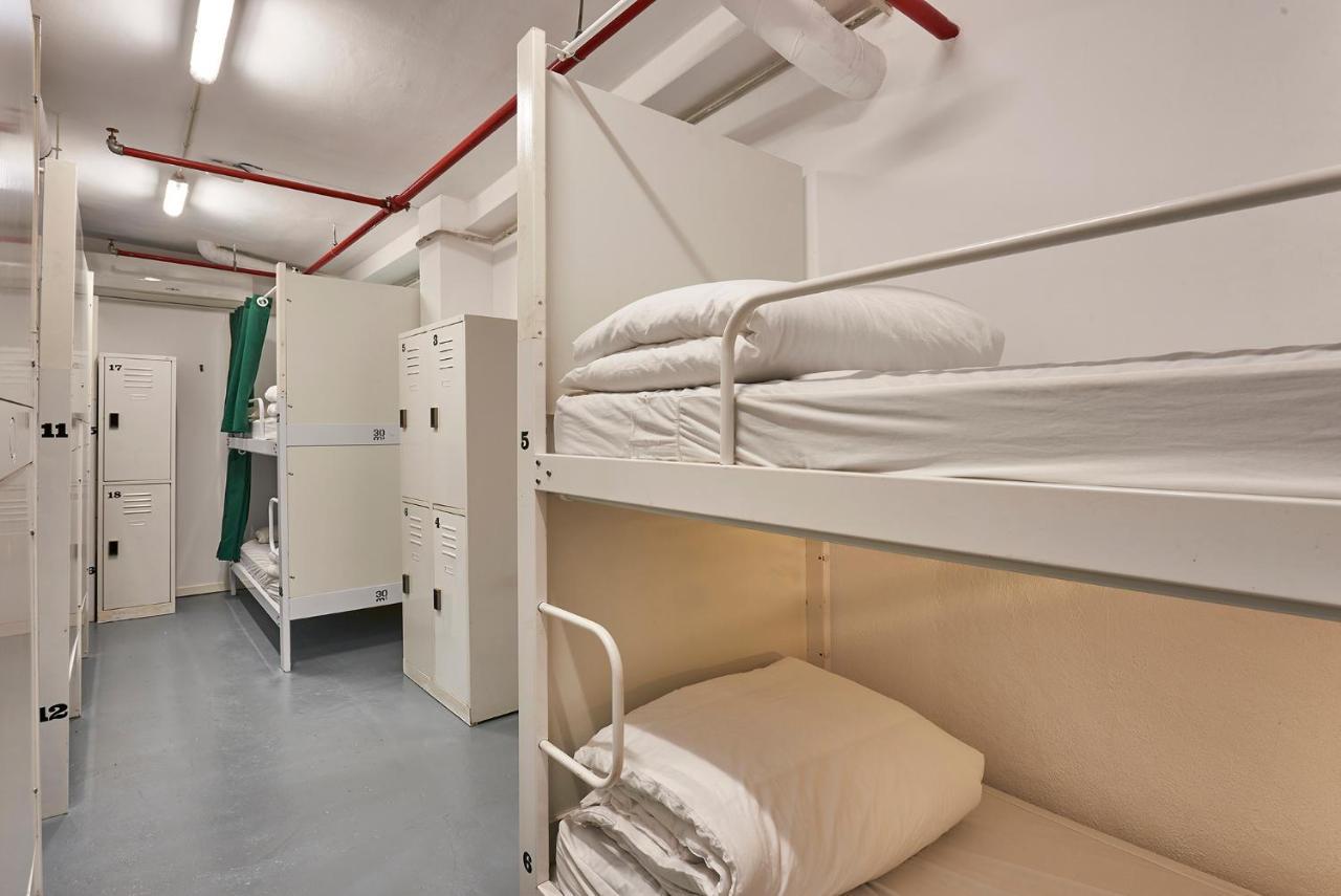 Hola Hostal Collblanc L'Hospitalet de Llobregat Bagian luar foto