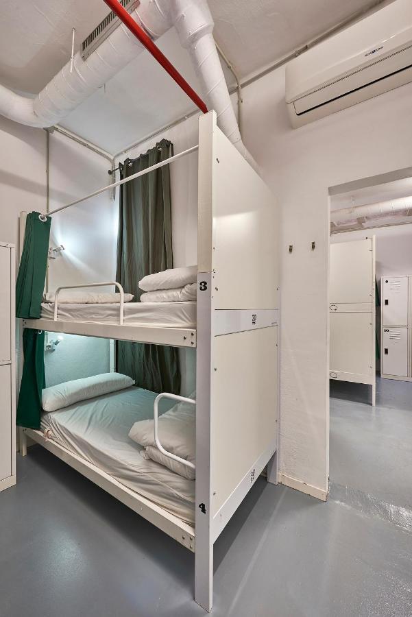 Hola Hostal Collblanc L'Hospitalet de Llobregat Bagian luar foto