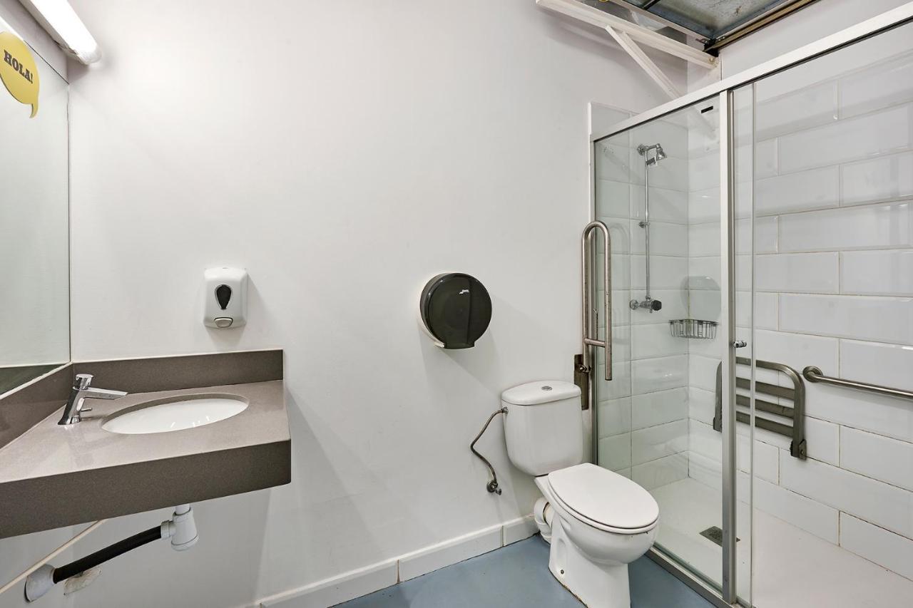 Hola Hostal Collblanc L'Hospitalet de Llobregat Bagian luar foto