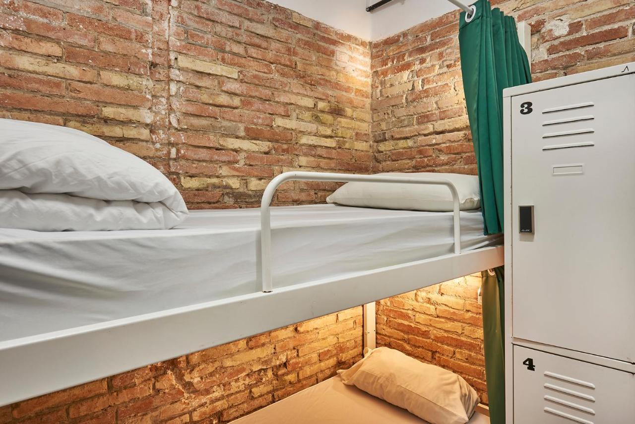 Hola Hostal Collblanc L'Hospitalet de Llobregat Bagian luar foto