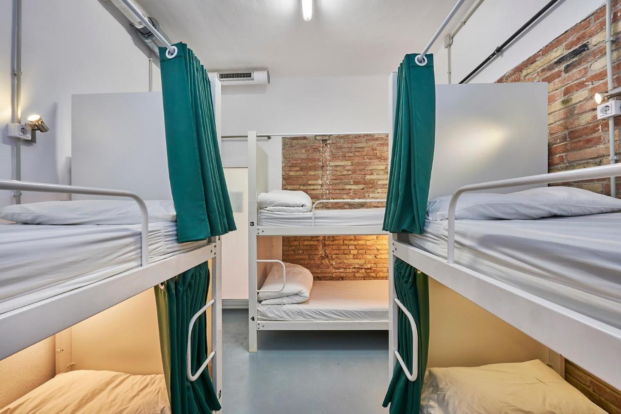 Hola Hostal Collblanc L'Hospitalet de Llobregat Bagian luar foto