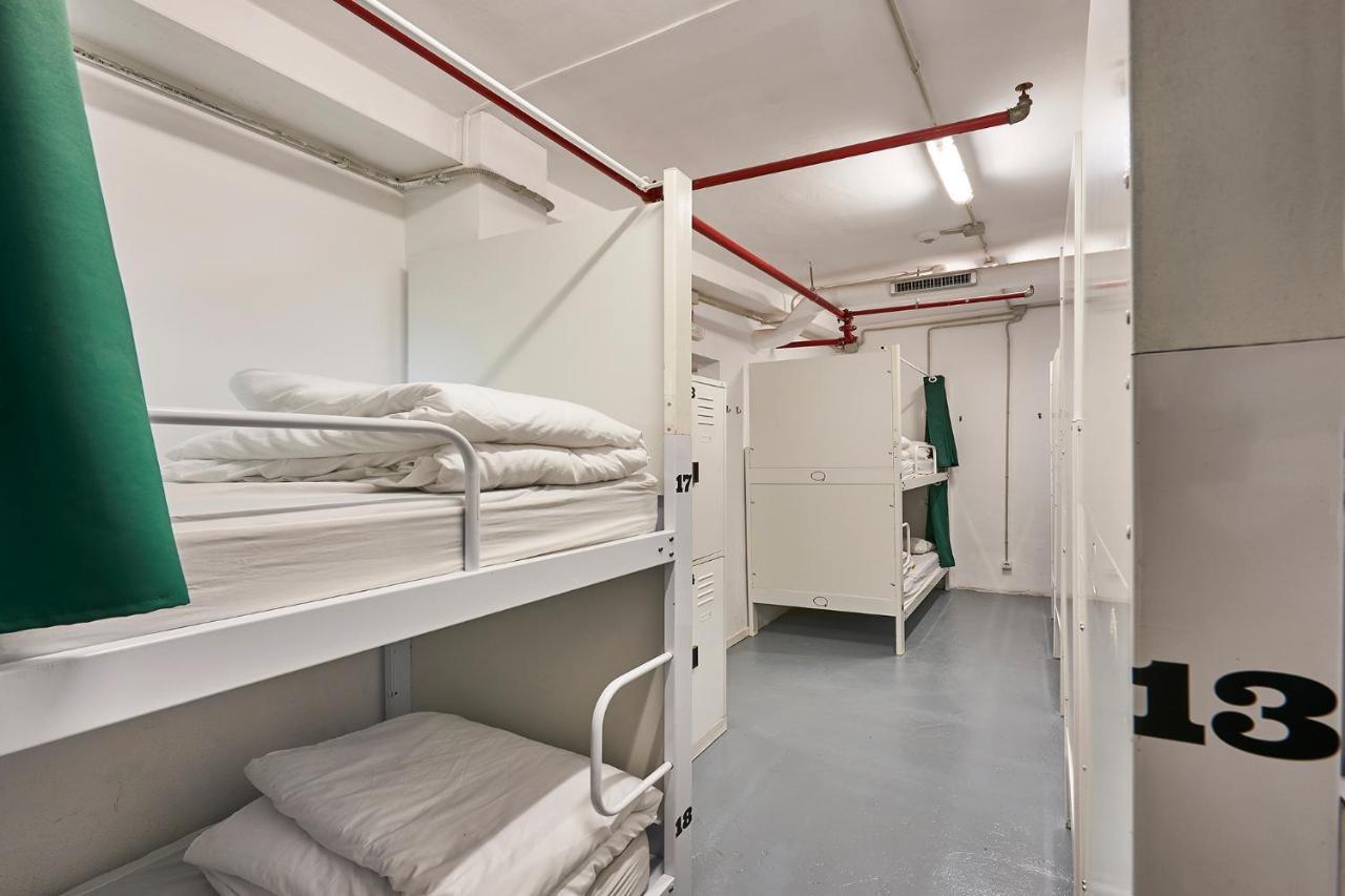 Hola Hostal Collblanc L'Hospitalet de Llobregat Bagian luar foto