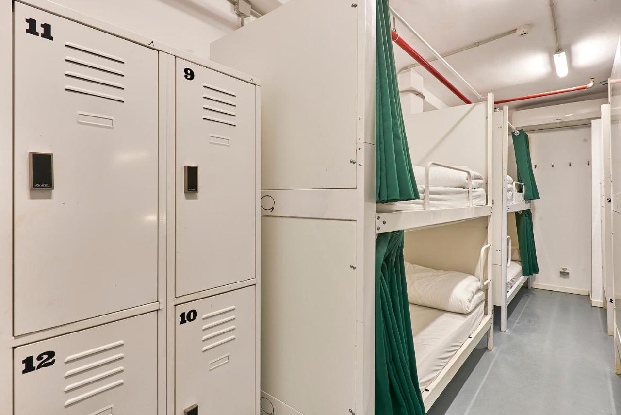 Hola Hostal Collblanc L'Hospitalet de Llobregat Bagian luar foto