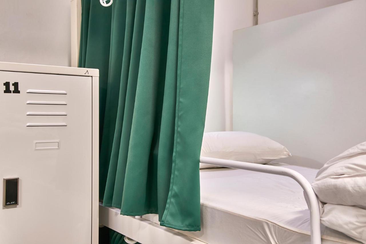 Hola Hostal Collblanc L'Hospitalet de Llobregat Bagian luar foto