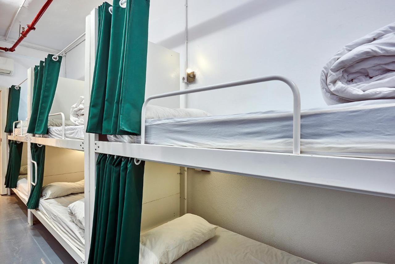Hola Hostal Collblanc L'Hospitalet de Llobregat Bagian luar foto