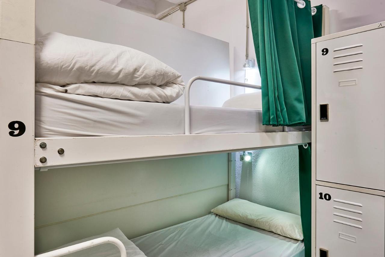 Hola Hostal Collblanc L'Hospitalet de Llobregat Bagian luar foto