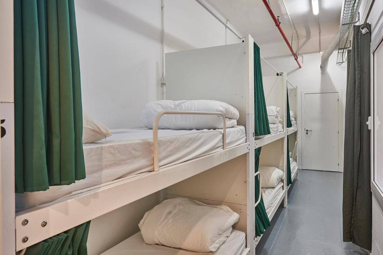 Hola Hostal Collblanc L'Hospitalet de Llobregat Bagian luar foto