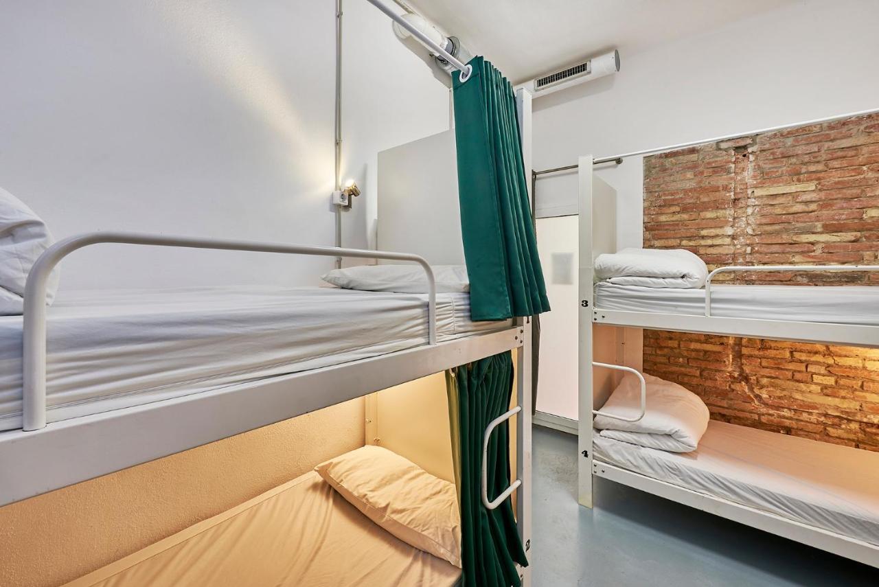 Hola Hostal Collblanc L'Hospitalet de Llobregat Bagian luar foto