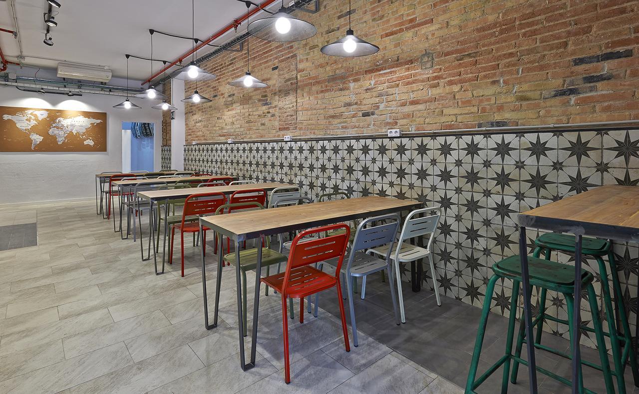 Hola Hostal Collblanc L'Hospitalet de Llobregat Bagian luar foto