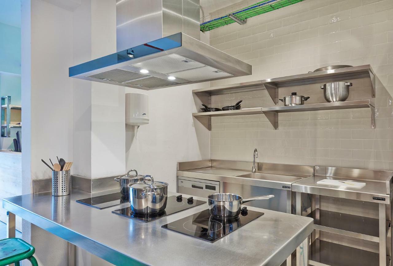 Hola Hostal Collblanc L'Hospitalet de Llobregat Bagian luar foto